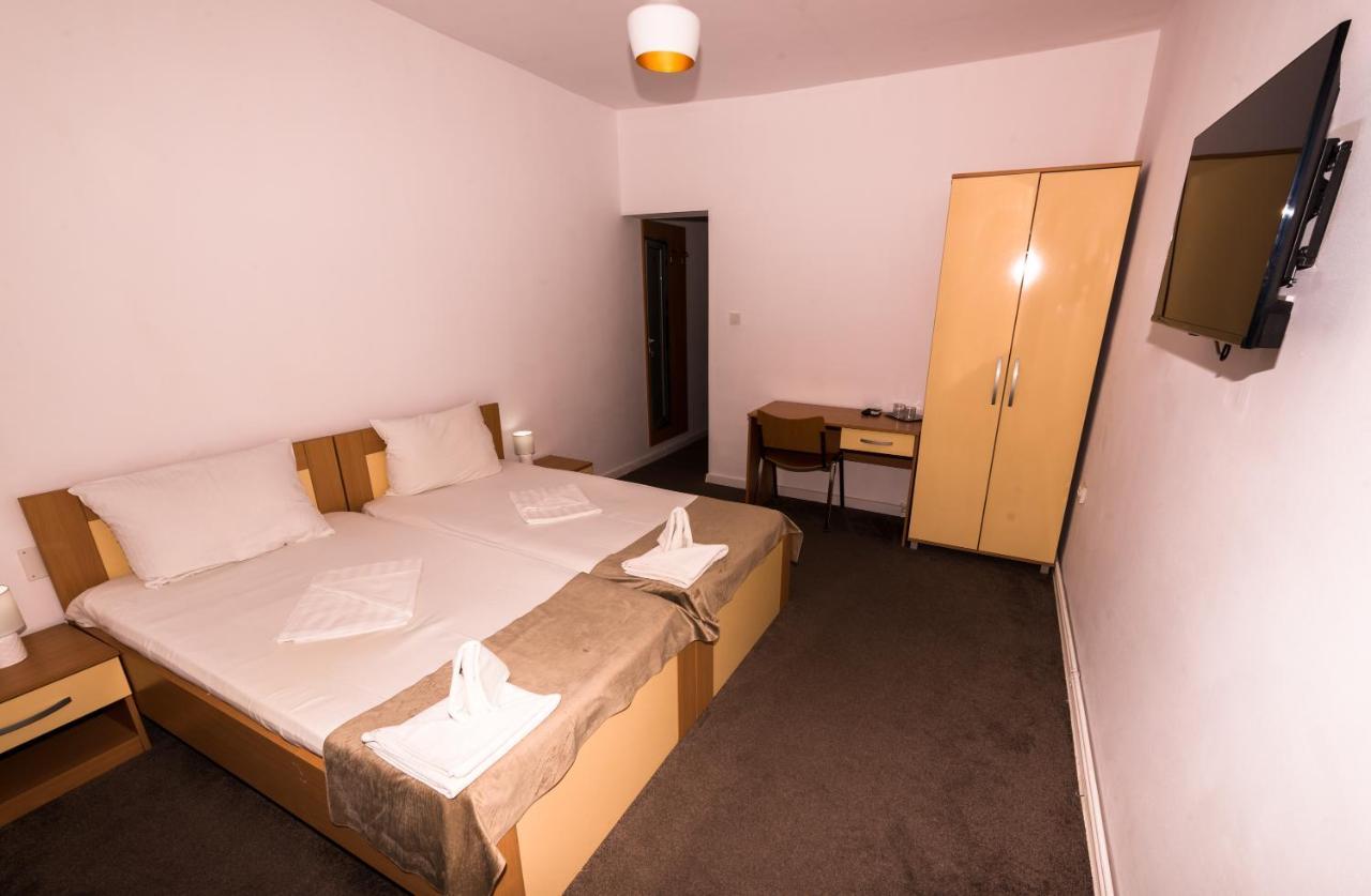 Manea Orsova Hotel Buitenkant foto