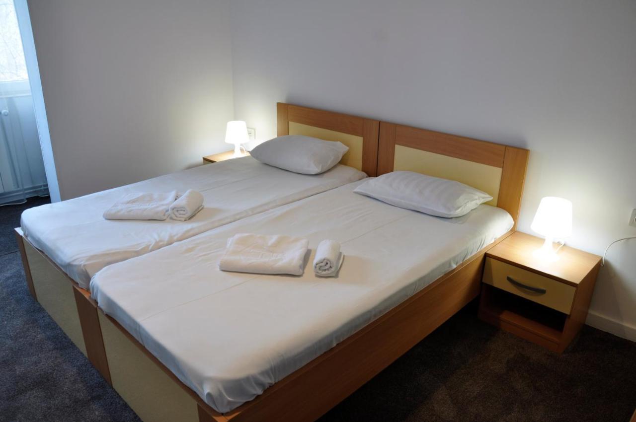 Manea Orsova Hotel Buitenkant foto