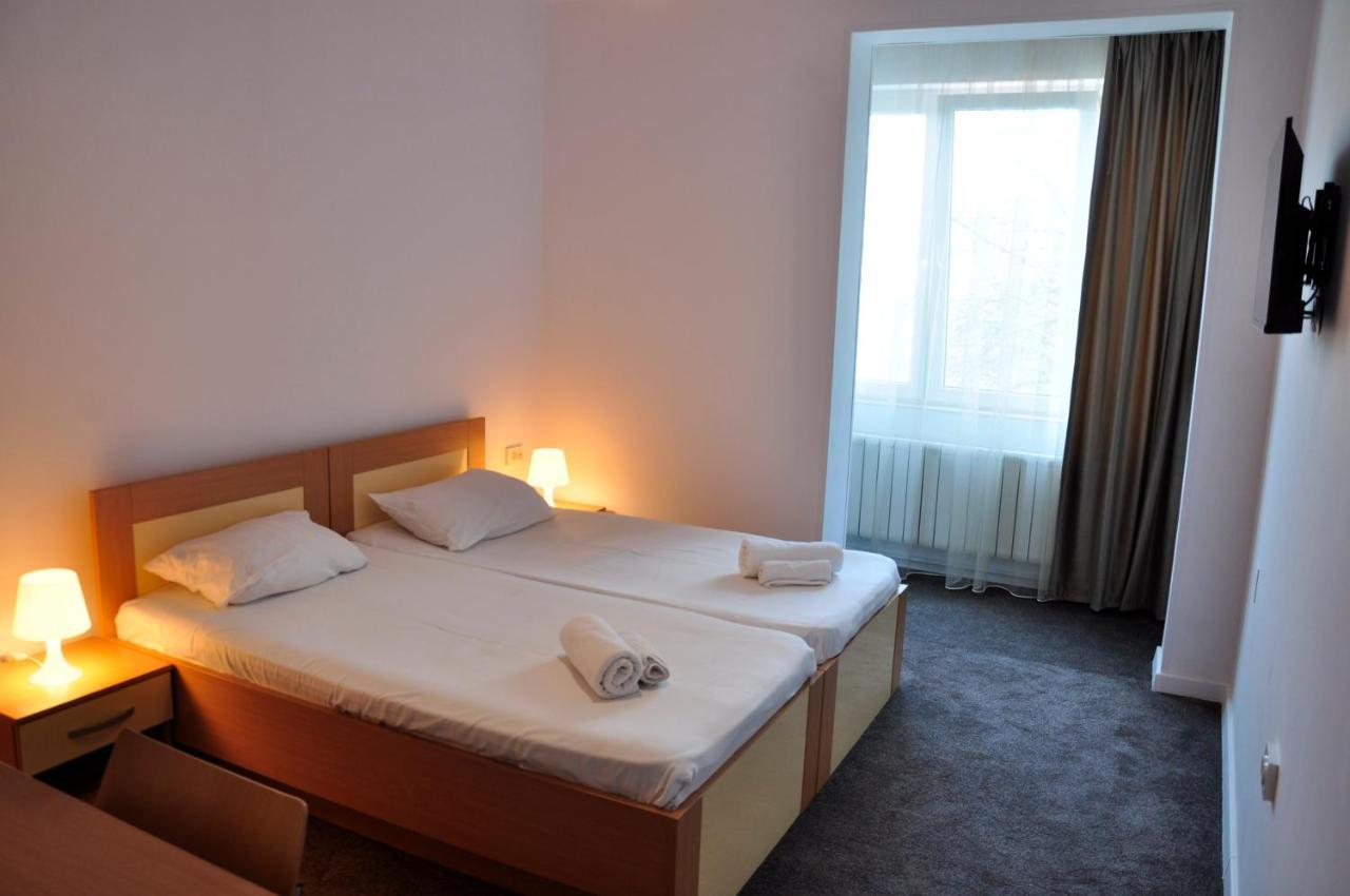 Manea Orsova Hotel Buitenkant foto