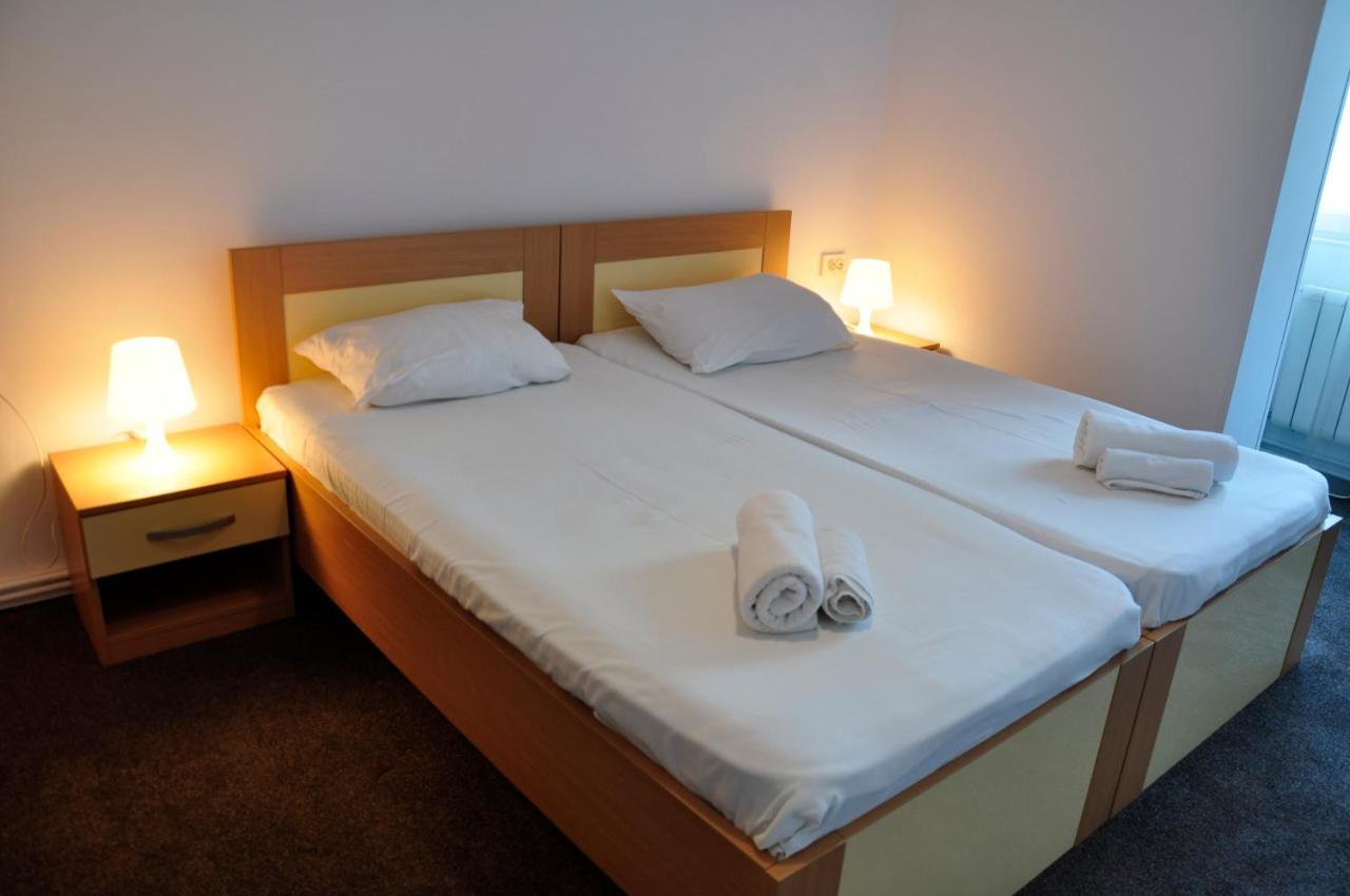 Manea Orsova Hotel Buitenkant foto